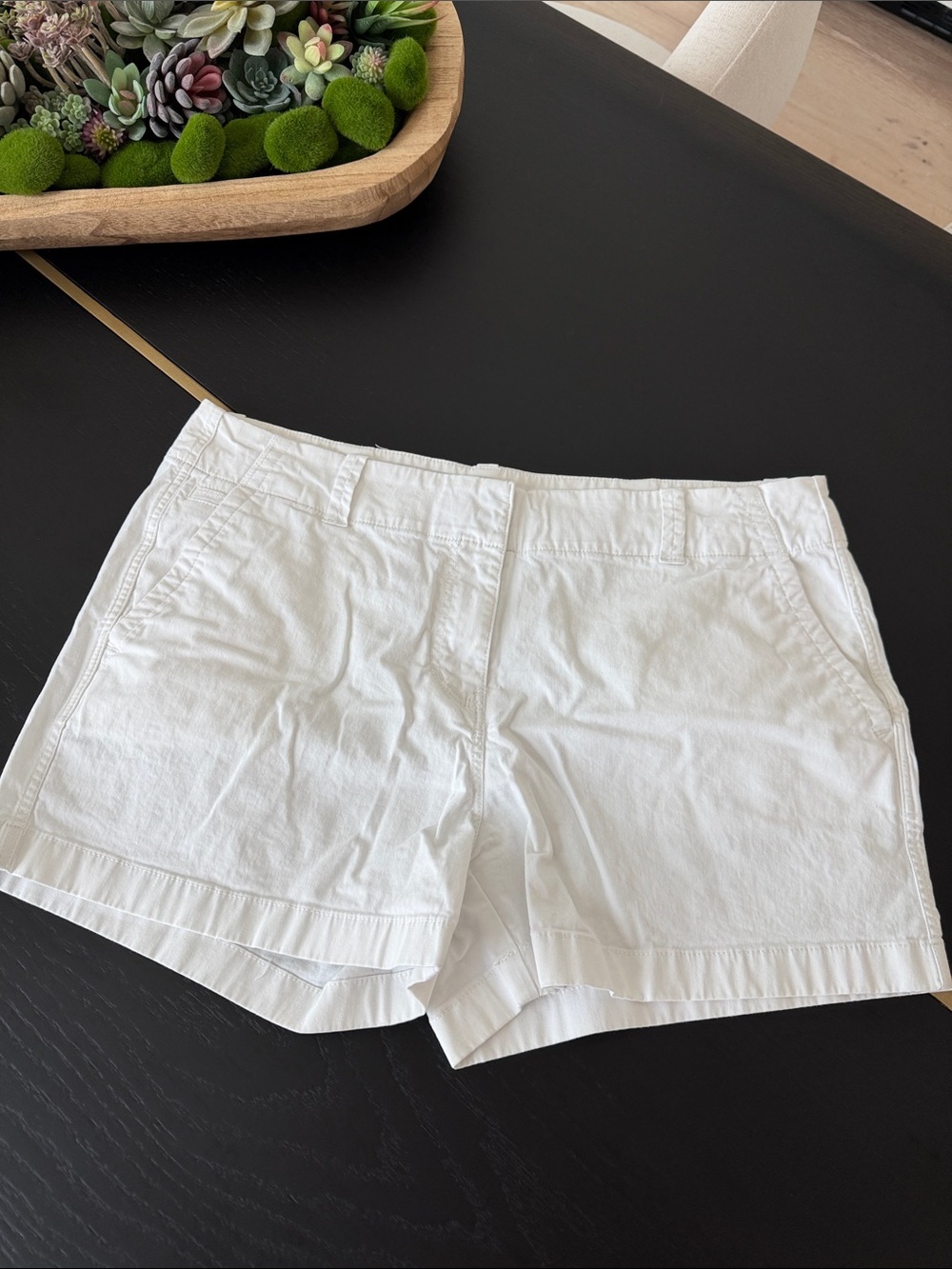 Vineyard Vines White Women's Cotton Shorts